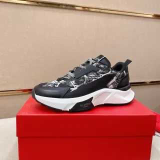 Valentino Rockstud কালো সাদা সোল মিশ্রিত উপাদান আপার চাঙ্কি স্নিকার্স