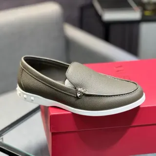 Valentino Rockstud Marrón Blanco Cuero a Grano Suela de Goma Loafer
