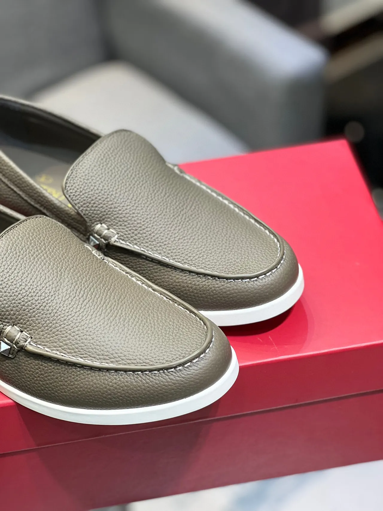 Valentino Rockstud Brown White Pebbled Leather Rubber Sole Loafer 9