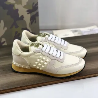 Valentino Rockstud Creme e Bege Leather-Suede Lifestyle Sneakers