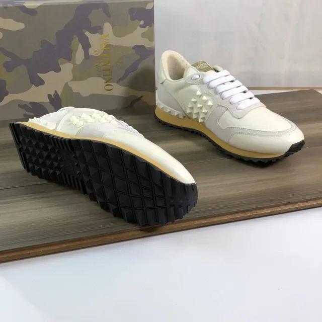 Valentino Rockstud Creme e Bege Leather-Suede Lifestyle Sneakers 2