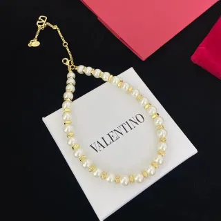 Valentino Rockstud मोती और गोल्ड-टोन बीनेड माला