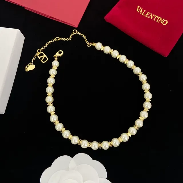 Valentino Rockstud मोती और गोल्ड-टोन बीनेड माला 6