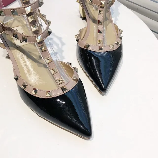 Valentino Rockstud tacones con tachuelas multi correa charol negro y beige 5