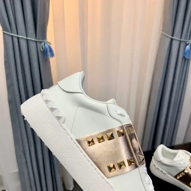 Valentino Rockstud स्टड्ड स्ट्रैप सफेद चमड़े की लाइफस्टाइल स्नीकर 2