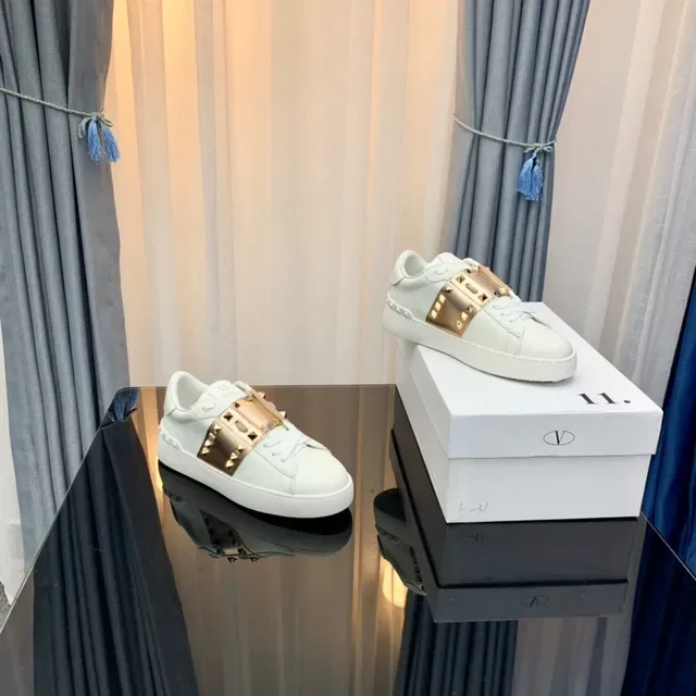 Valentino Rockstud स्टड्ड स्ट्रैप सफेद चमड़े की लाइफस्टाइल स्नीकर 3