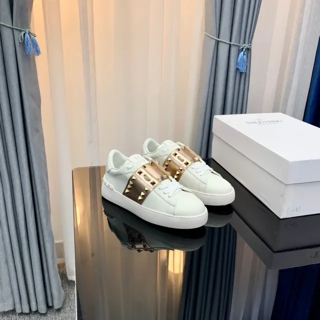 Valentino Rockstud स्टड्ड स्ट्रैप सफेद चमड़े की लाइफस्टाइल स्नीकर 4