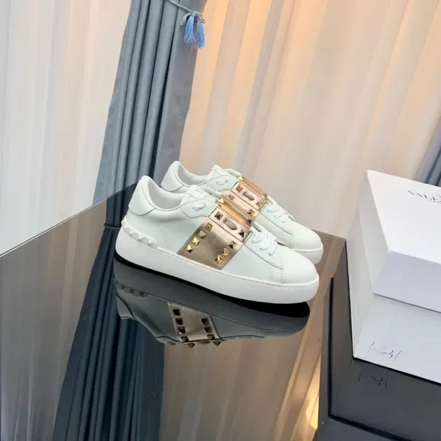 Valentino Rockstud स्टड्ड स्ट्रैप सफेद चमड़े की लाइफस्टाइल स्नीकर 7