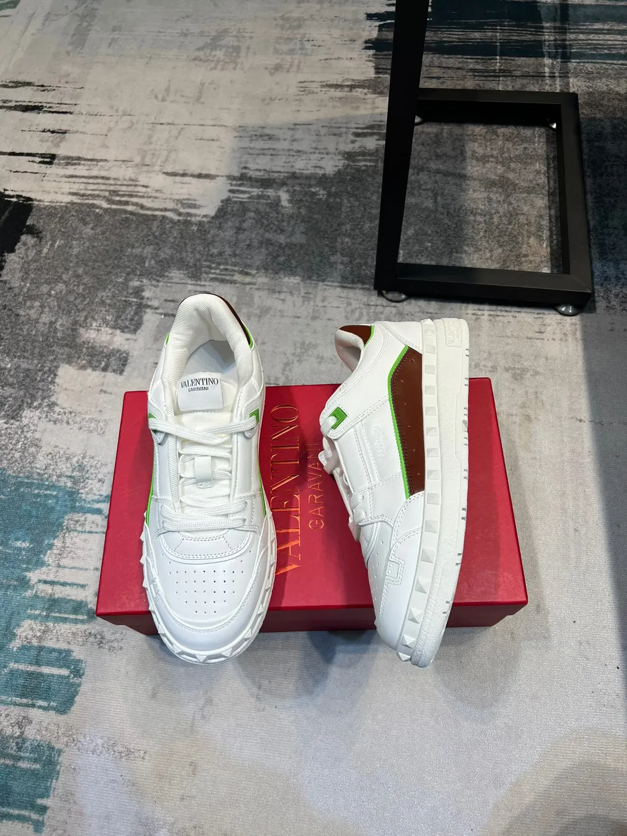 Valentino Rockstud Baskets Lifestyle Blanc Marron Vert Cloutées 4