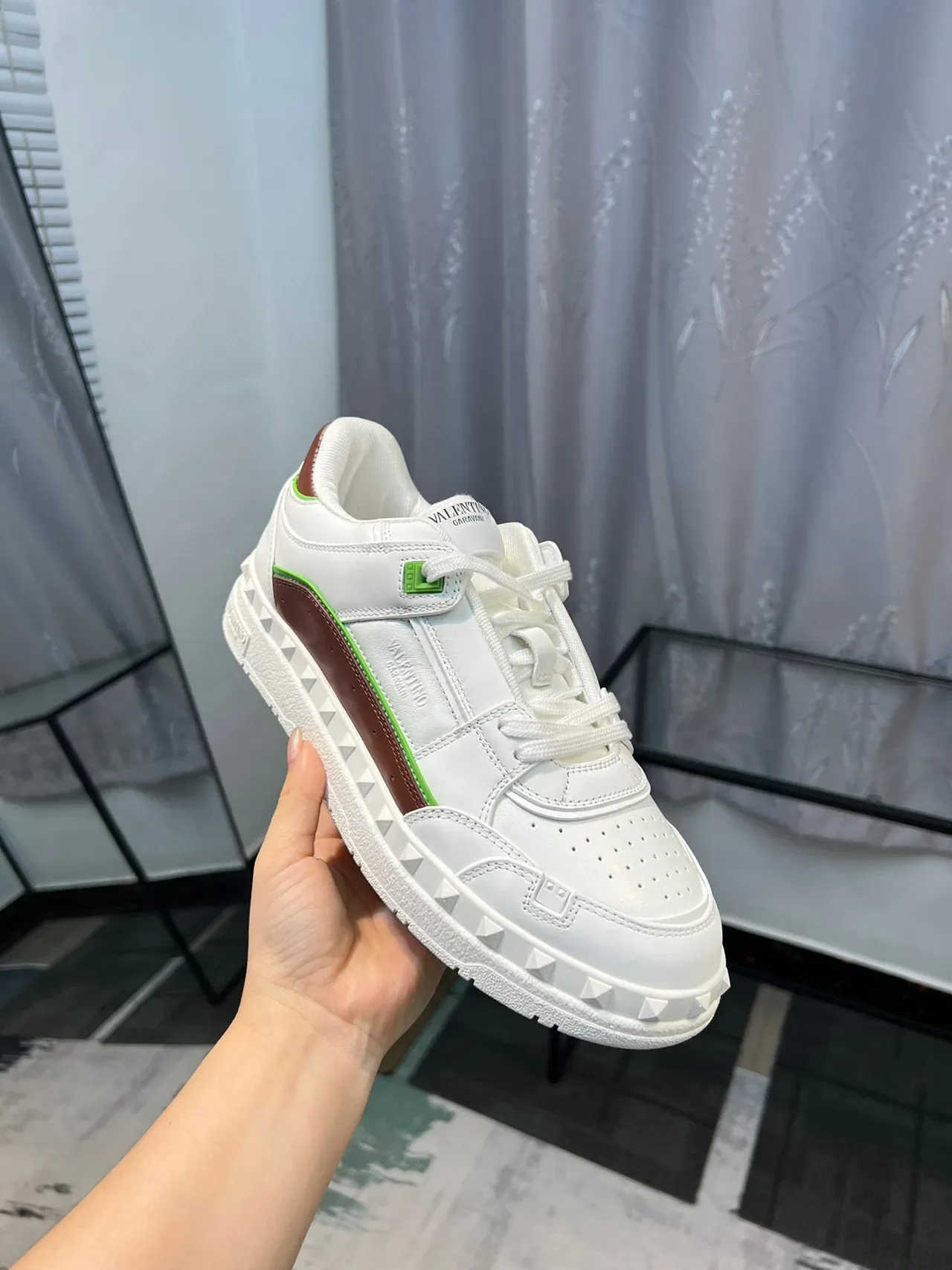 Valentino Rockstud Baskets Lifestyle Blanc Marron Vert Cloutées 6