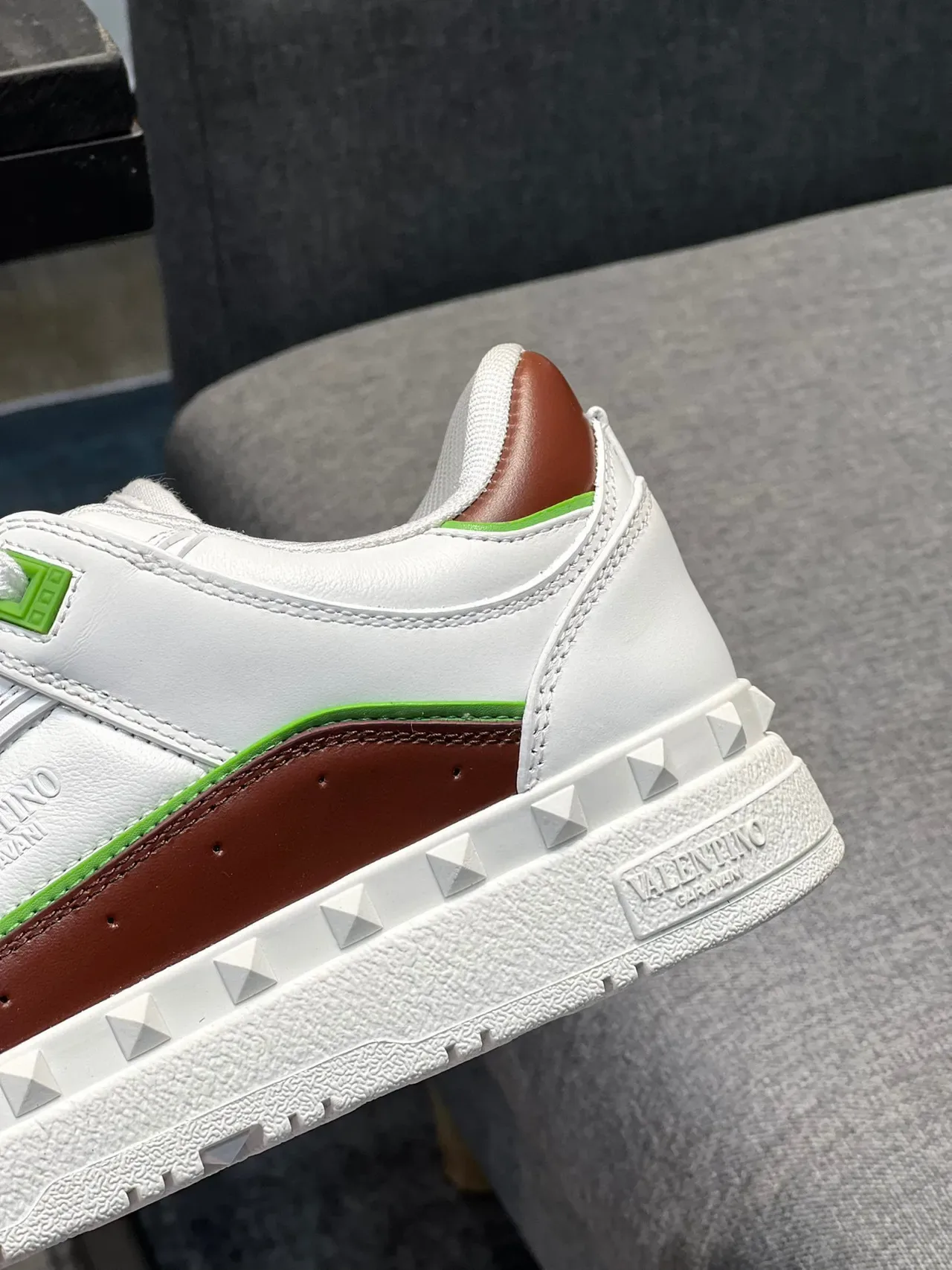 Valentino Rockstud Baskets Lifestyle Blanc Marron Vert Cloutées 8