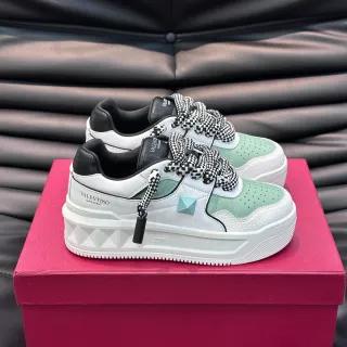 Valentino Rockstud সাদা সবুজ প্ল্যাটফর্ম সোল ছিদ্রিত মিন্ট প্যানেল চাঙ্কি স্নিকার