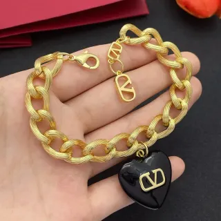 Valentino VLogo हार्ट चंकी चेन ব্রেসলেট