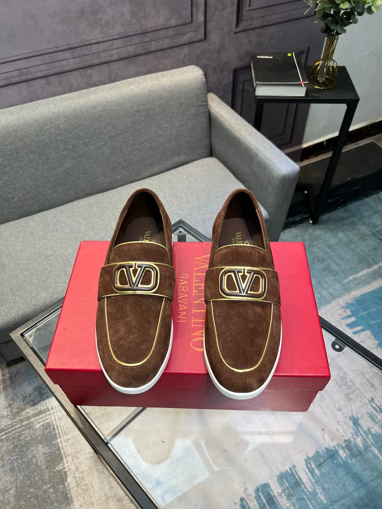 Valentino VLOGO Mocassins Marron Blanc Daim Supérieur Sangle à boucle Mocassins 2