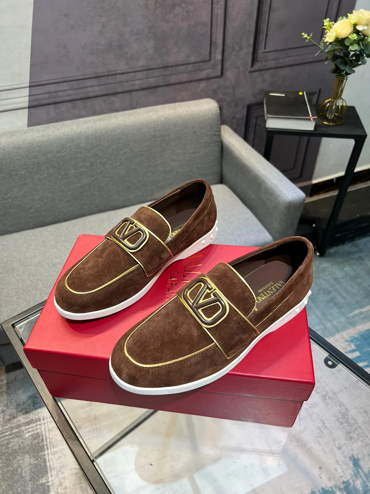 Valentino VLOGO Mocassins Marron Blanc Daim Supérieur Sangle à boucle Mocassins 3