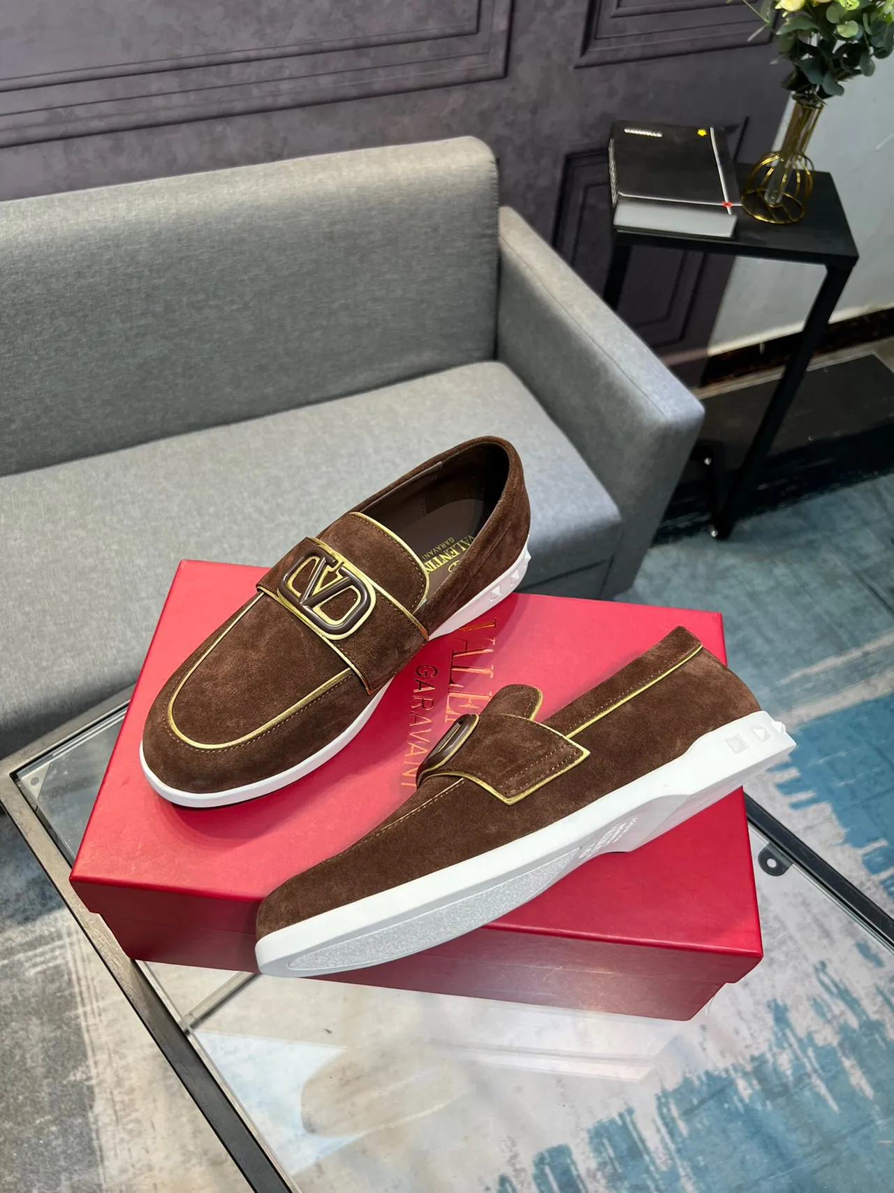 Valentino VLOGO Mocassins Marron Blanc Daim Supérieur Sangle à boucle Mocassins 4