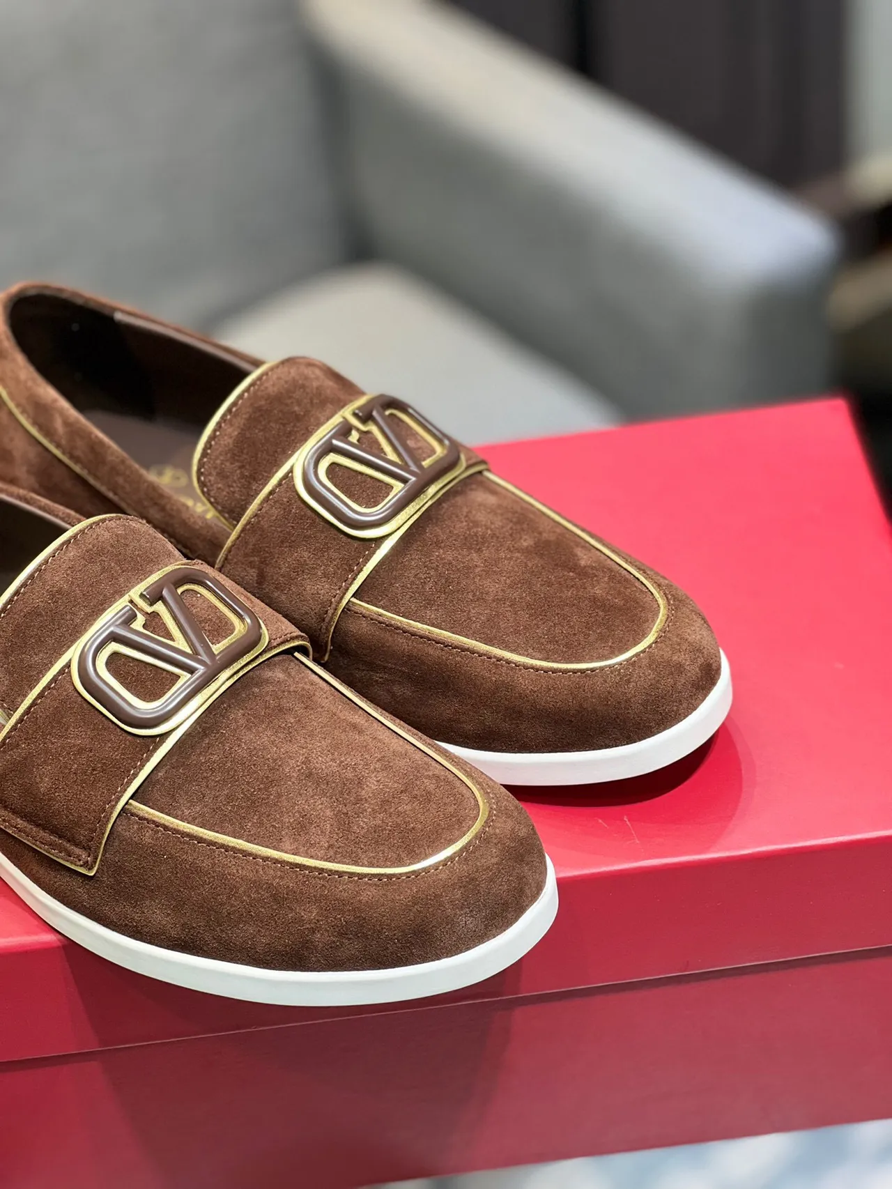 Valentino VLOGO Mocassins Marron Blanc Daim Supérieur Sangle à boucle Mocassins 9