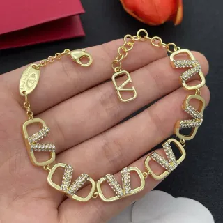Valentino VLOGO Pavé Crystal গোল্ড-টোন লিঙ্ক ব্রেসলেট
