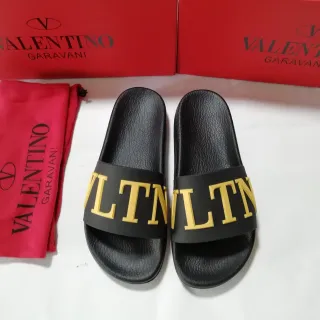 Valentino VLTN 黑色和金色的拖鞋