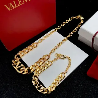 Valentino VLTN মোটা কার্ব চেইন নেকলেস