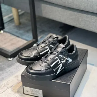 Valentino VLTN Tênis com Tira Preto Tênis Lifestyle