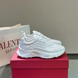 Valentino সাদা প্ল্যাটফর্ম সোল জ্যামিতিক লেয়ার্ড উপর চাঙ্কি স্নিকার্স