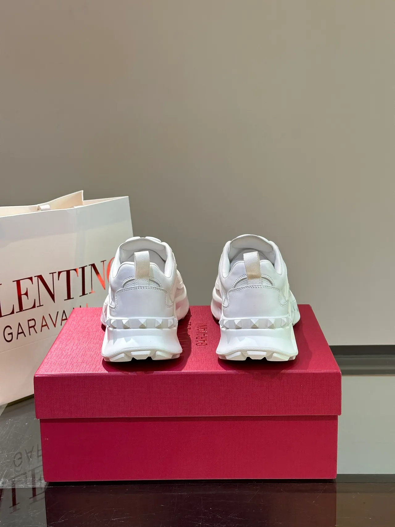 Valentino Chaussures de Sport Blanches à Semelle de Plateforme Partie Supérieure Géométrique en Couches Chaussures Chunky 4
