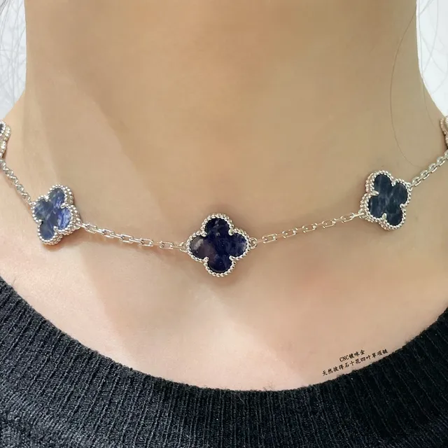 Van Cleef & Arpels Alhambra Ten Motif Collar de piedra azul 9