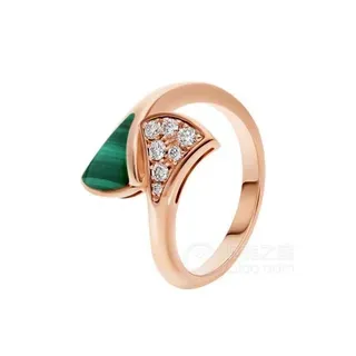 Van Cleef & Arpels Cadenas Malachite 和 Pavé Diamond Ring