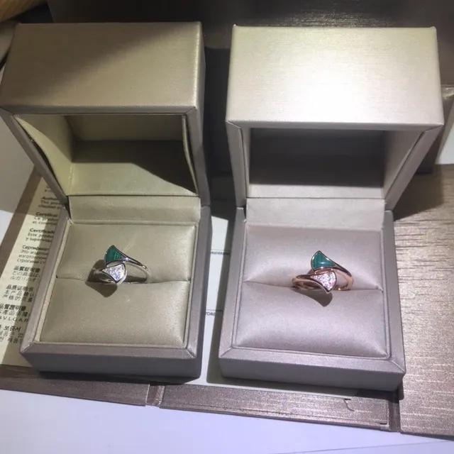 Van Cleef & Arpels Cadenas Malachite এবং Pavé Diamond Ring 5