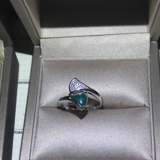 Van Cleef & Arpels Cadenas Malachite এবং Pavé Diamond Ring 6