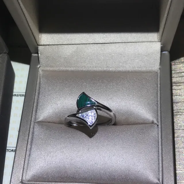 Van Cleef & Arpels Cadenas Malachite এবং Pavé Diamond Ring 7