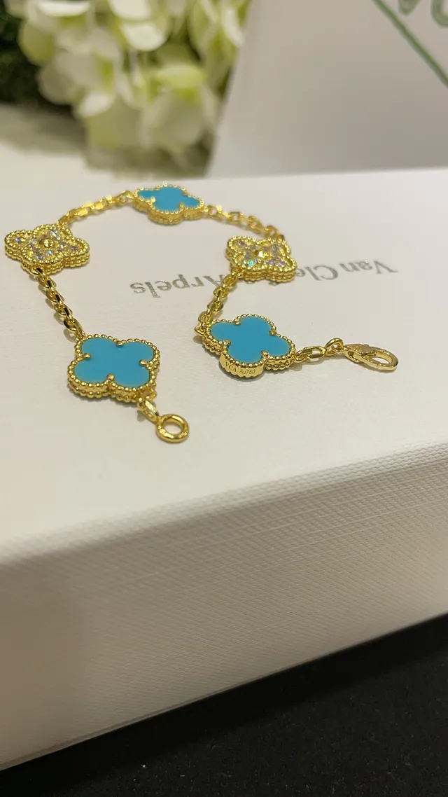 Van Cleef & Arpels Alhambra Five Motif Turquoise و Pavé سوار 4