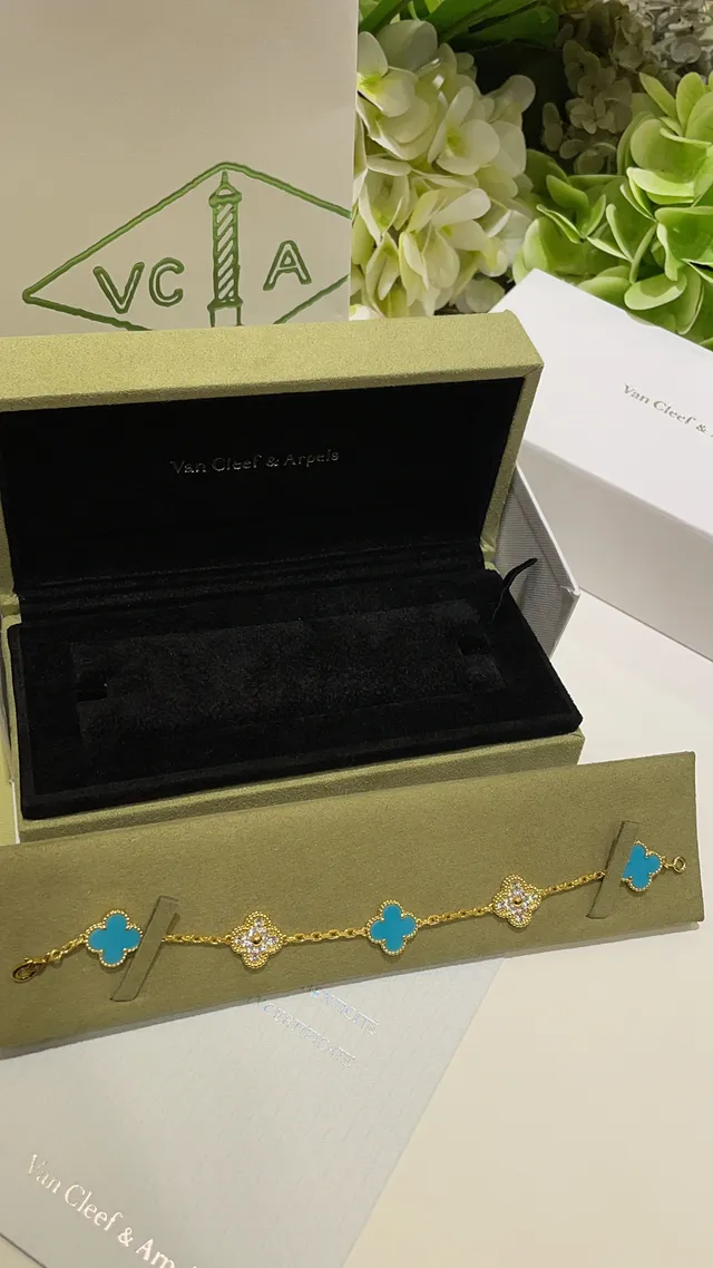 Van Cleef & Arpels Alhambra Five Motif Turquoise و Pavé سوار 9
