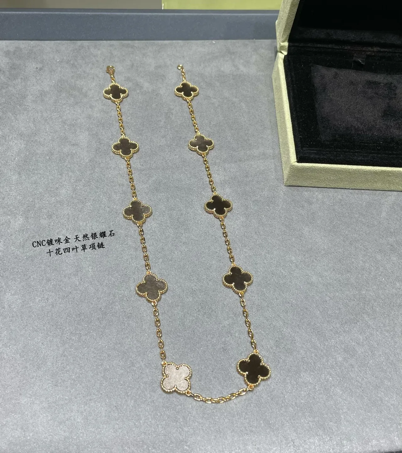 Van Cleef & Arpels Alhambra Cadena Oro Negro Motivos Trébol Collar 4