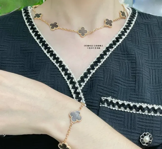 Van Cleef & Arpels Alhambra Cadena Oro Negro Motivos Trébol Collar 7