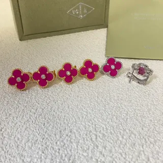 Van Cleef & Arpels Alhambra 品红色珐琅和钻石四叶草耳环
