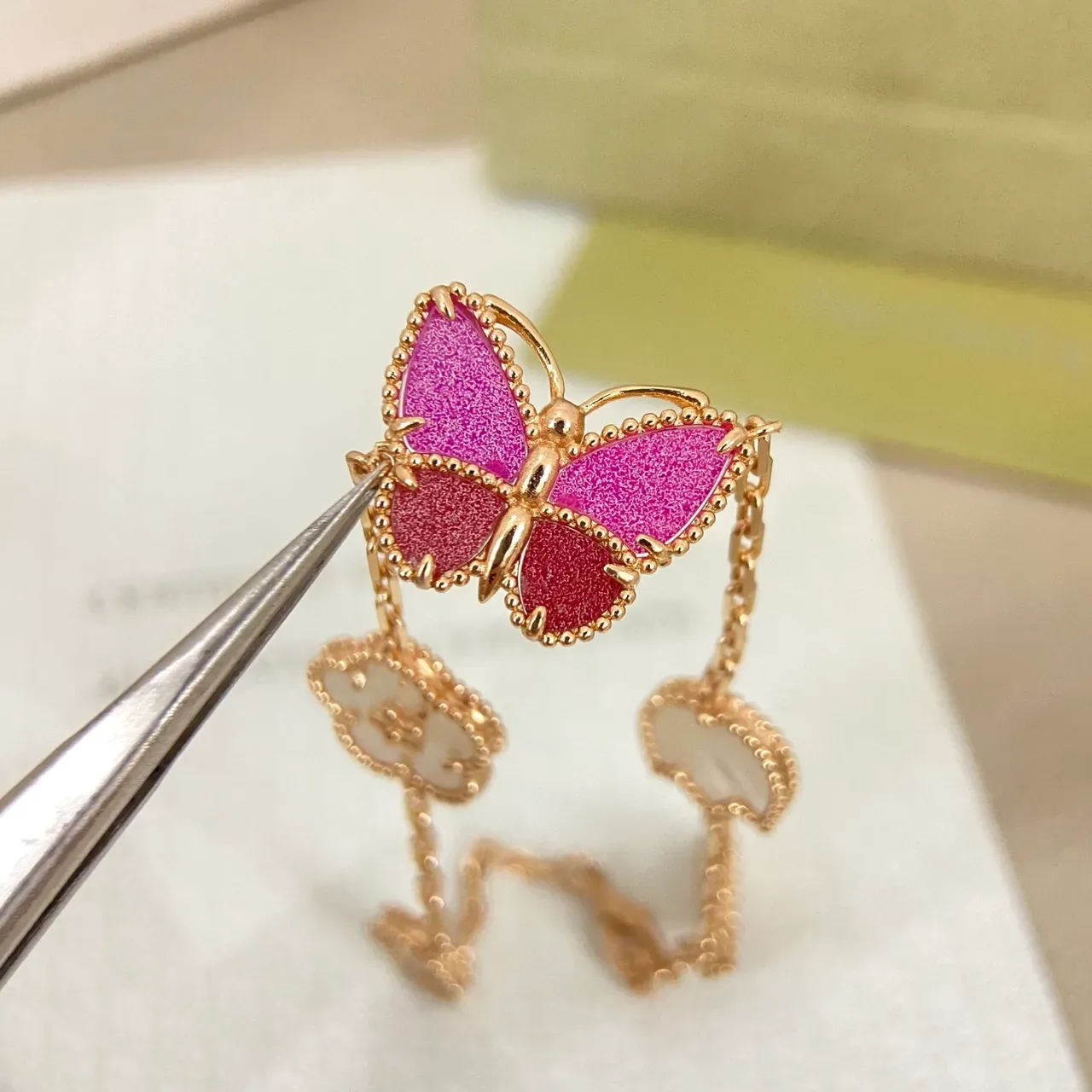 Van Cleef & Arpels 搪瓷蝴蝶和四叶草金链手链 4