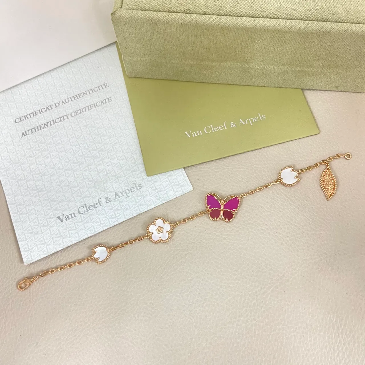 Van Cleef & Arpels 搪瓷蝴蝶和四叶草金链手链 5