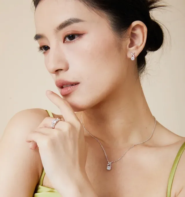 Van Cleef & Arpels Frivole Bague à diamants cluster floral, ronde et marquise 2