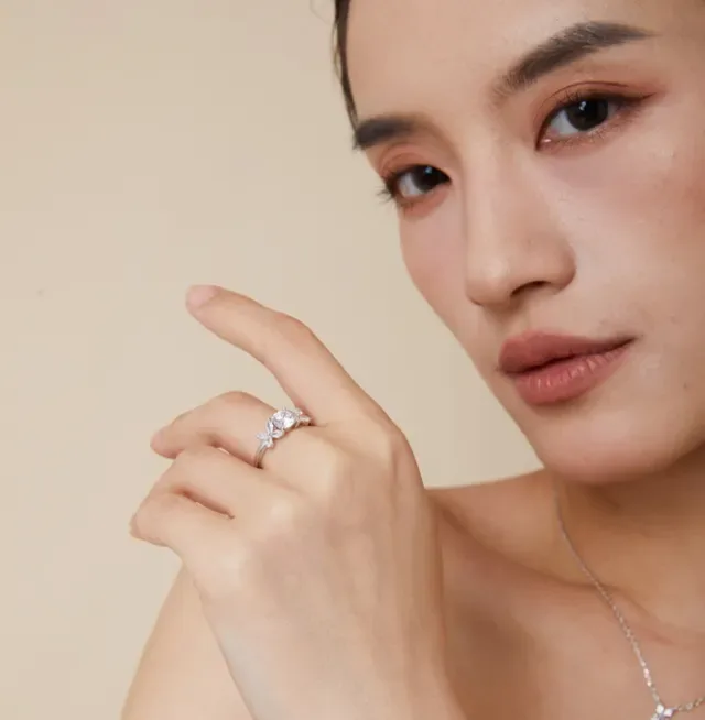 Van Cleef & Arpels Frivole Bague à diamants cluster floral, ronde et marquise 5