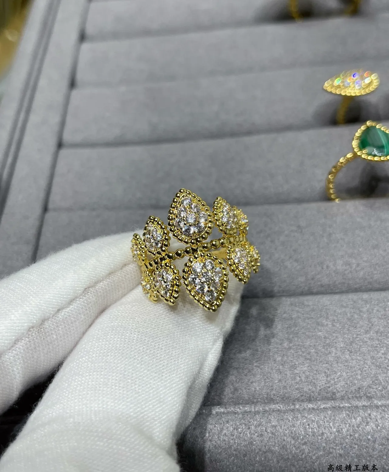 Van Cleef & Arpels Frivole 花卉帕维金戒指 7