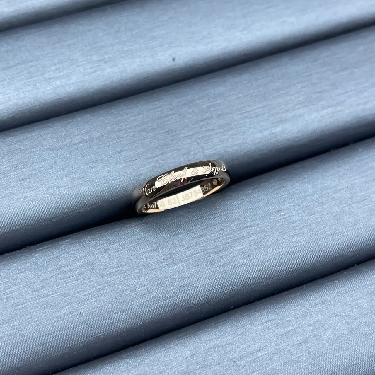 Van Cleef & Arpels Gold Black Engraved Cursive Script Polished Metal Bands Ring 5