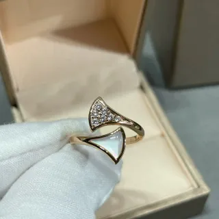 Van Cleef & Arpels Gold White Open Fan-Shaped Pavé Diamond Set Ring