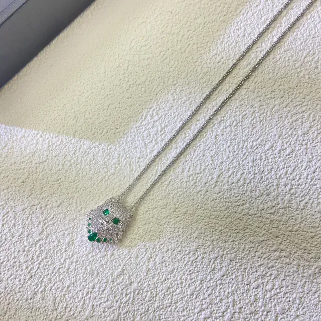 Van Cleef & Arpels Panthère Tête de Panthère Pavé Émeraude Collier 2