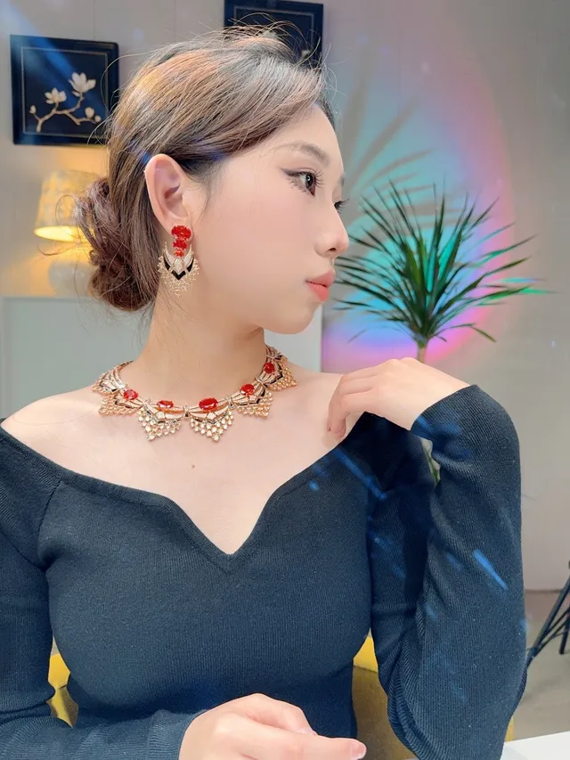 Van Cleef & Arpels 粉色紫色 可折叠扇形图案 搪瓷镶嵌 项链 2