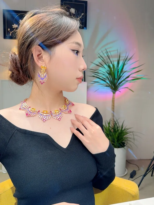 Van Cleef & Arpels 粉色紫色 可折叠扇形图案 搪瓷镶嵌 项链 3