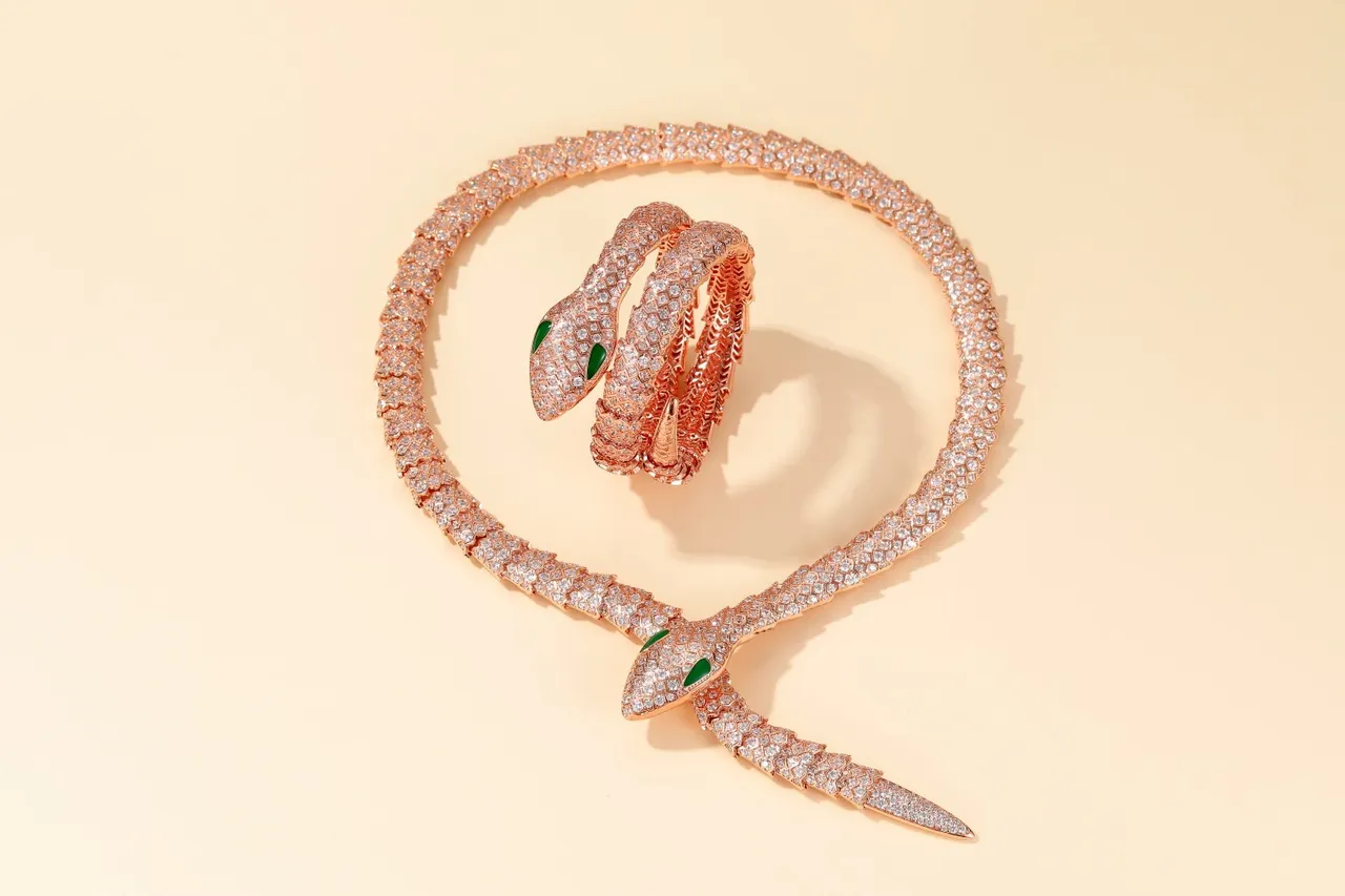 Van Cleef & Arpels Serpent Bohème Pavé ماس ذهب وردي قلادة أفعى 7