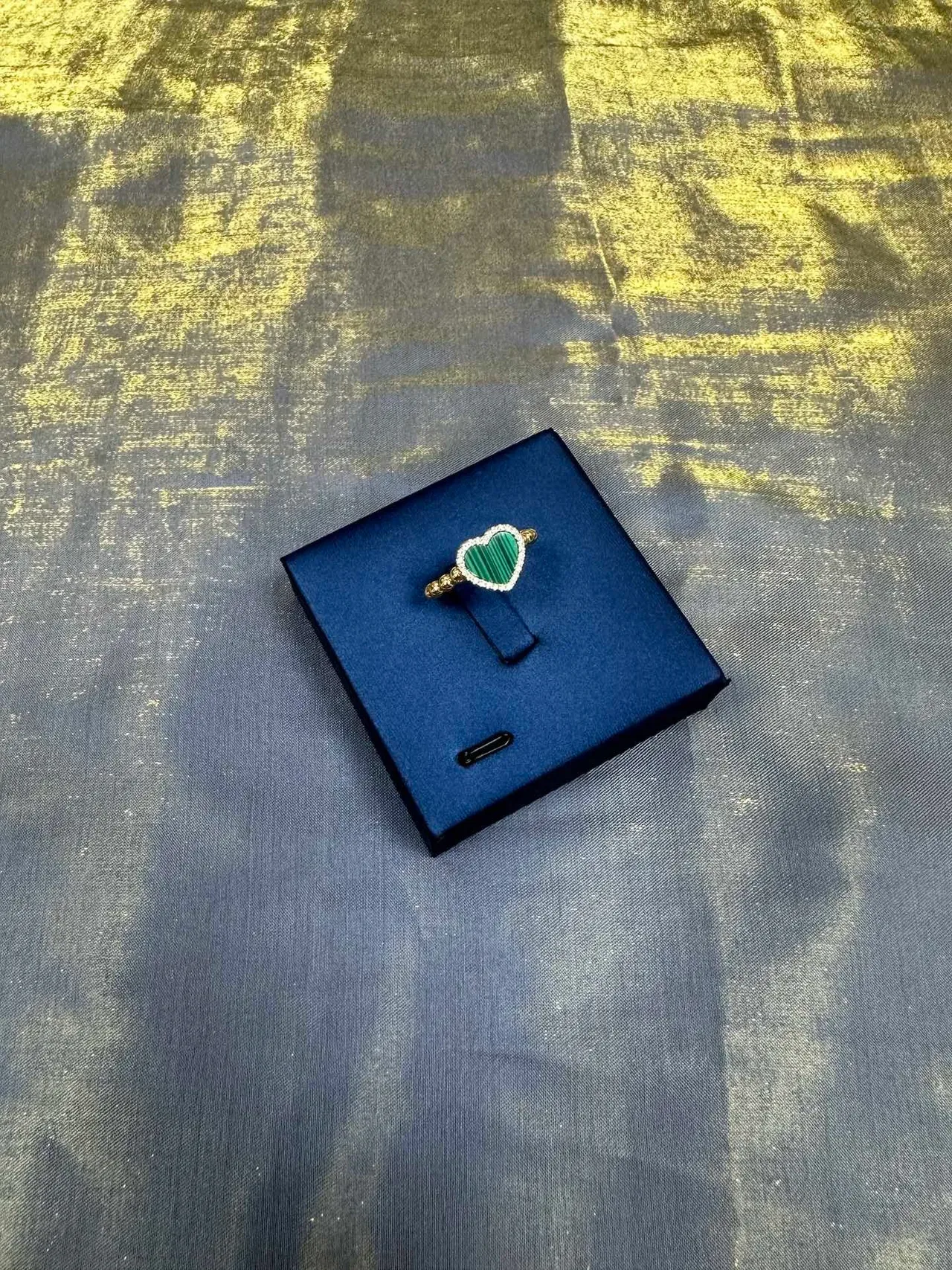 Van Cleef & Arpels Sweet Alhambra Bague Cœur Malachite et Diamant 9