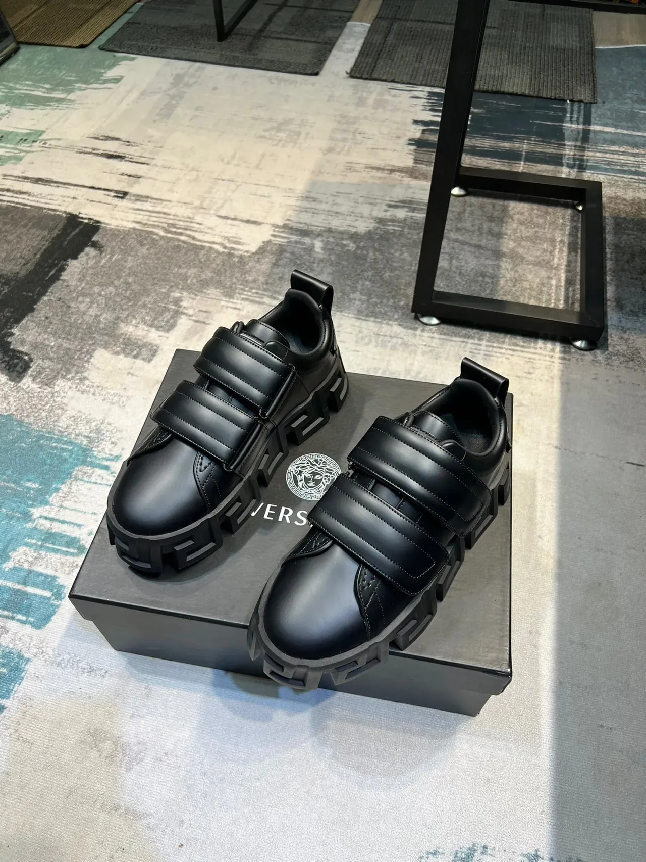 Versace কালো চাঙ্কি প্ল্যাটফর্ম সোল ট্রিপল ভেলক্রো স্ট্র্যাপ লাইফস্টাইল স্নিকার্স 6